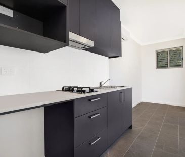 AIR- CONDITIONED MODERN STUDIO APARTMENT WITH PARK VIEWS - Photo 1