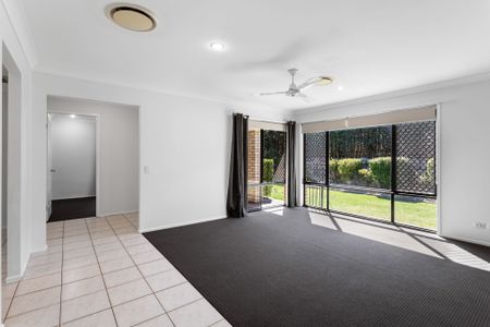 4 BEDROOM HOME + 2 LIVING AREAS + POOL! - Photo 5