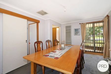 PERFECT FAMILY HOME - Photo 3