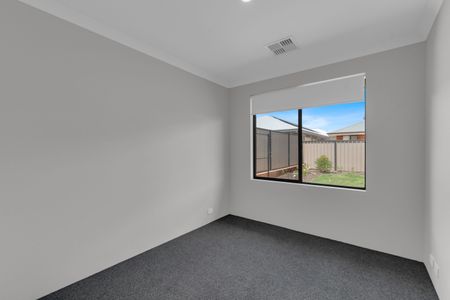 Four Bedroom Home in Whitby - Photo 4