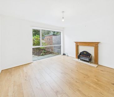 4 bedroom end of terrace house to rent - Photo 2