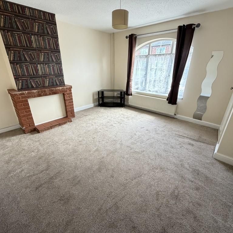 3 bedroom end of terrace house to rent - Photo 1