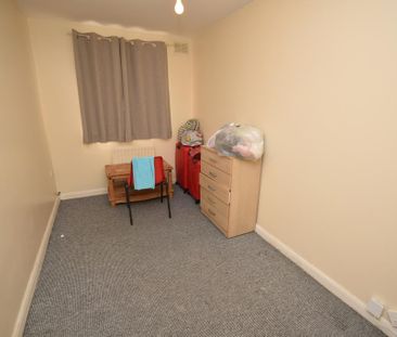 3 bedroom flat to rent - Photo 2