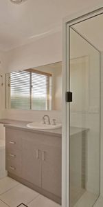 IMMACULATE THREE-BEDROOM HOME - Photo 4