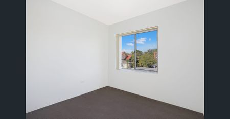 In The Hot Spot! - Photo 2