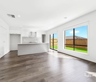 4-Bedroom Family Home with Modern Luxuries - Photo 4