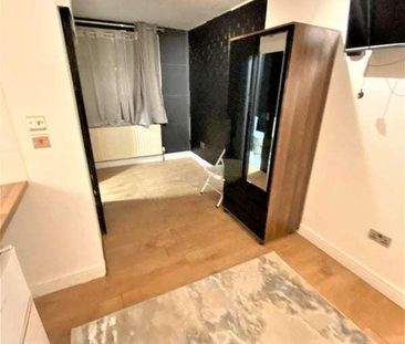 Buckingham Road, London, E18 - Photo 1