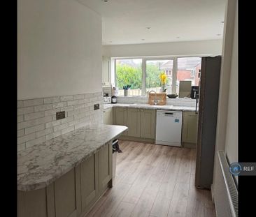 1 bedroom in a house share to rent - Photo 5