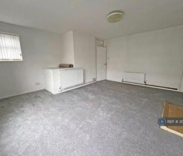 3 bedroom flat to rent - Photo 2