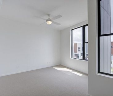 Stylish Townhouse in Prime Cova Estate Location - Modern Living Awa... - Photo 6