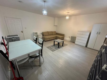 Studio to rent - Photo 3