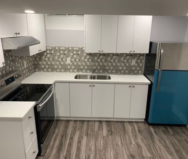 For Lease - 389 Royal West Drive, Brampton, Ontario - Photo 5