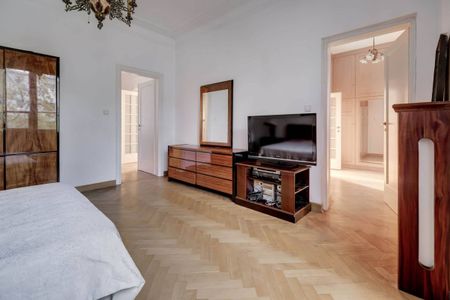 Reprezentacyjny apartament w zabytkowej kamienicy - Photo 4