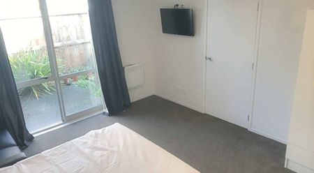 Modern studio room - Photo 2