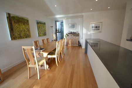 3 bedroom flat to rent - Photo 4