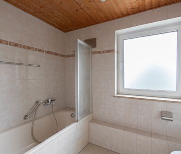 Charmante Maisonette Wohnung - 3-Zimmer mit Balkon, eigener Garage ... - Photo 4