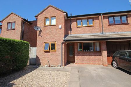 5 bedroom semi-detached house to rent - Photo 4