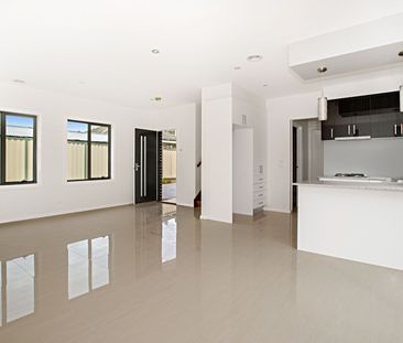 Charming Townhouse In Excellent Location - Photo 4