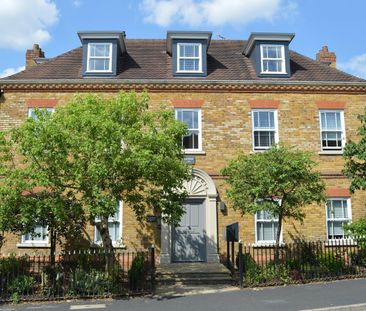 Baker Street, Weybridge, KT13 - Photo 1