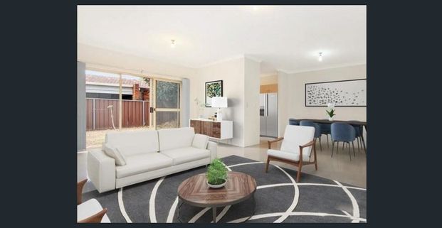 Spacious 4-Bedroom Townhouse in a Quiet, Well-Kept Complex - Photo 1