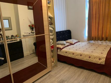 Four to five bedroom house in ilford- £3000 pcm - Photo 5