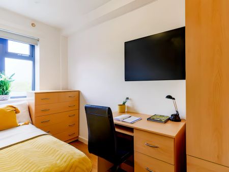 Silver Non-Ensuite Room - Photo 2