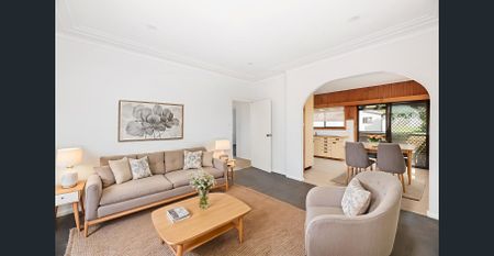 Three bedroom home with oversized yard - Photo 2