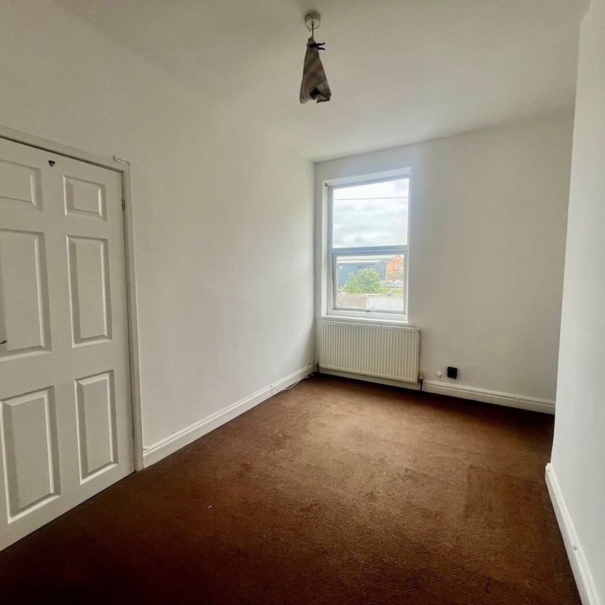 2 Bed Terraced House, Arksey Terrace, LS12 - Photo 1
