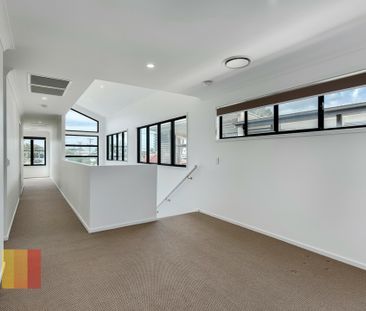 FULLY AIR CONDITIONED 4 BEDROOM TWO STOREY HOME ON GOLF COURSE - Photo 4