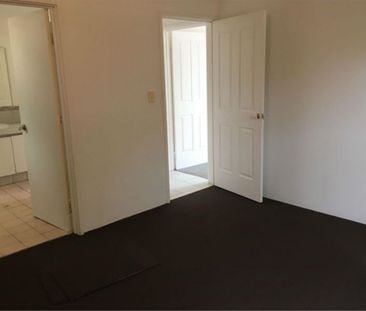 Well Presented Rear Unit - Photo 1