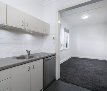 Lovely art deco 1 bedroom apartment - Photo 1