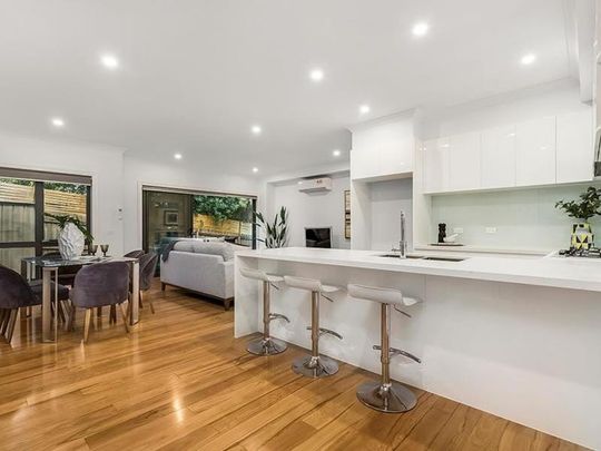 2/5 Bicton Street, Mount Waverley VIC 3149 - Townhouse For Rent | Domain - Photo 1