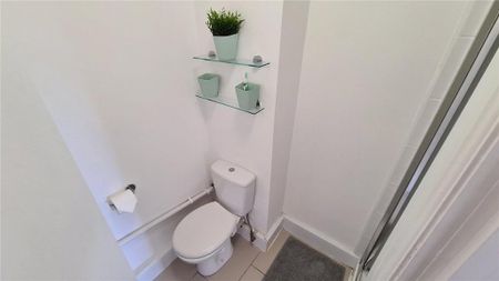 2 bedroom flat to rent - Photo 5