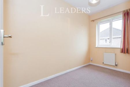 2 bedroom semi-detached house to rent - Photo 2