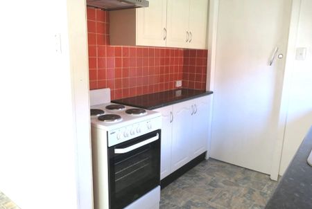 Cosy Two Bedroom Home in Great Location! - Photo 4