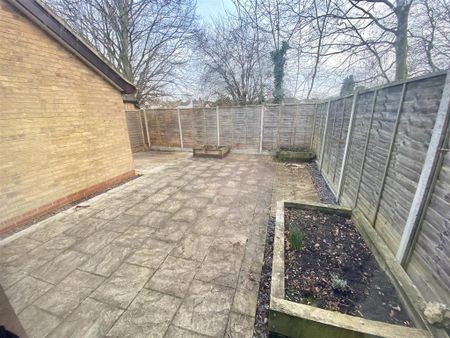 3 bedroom semi-detached house to rent - Photo 4