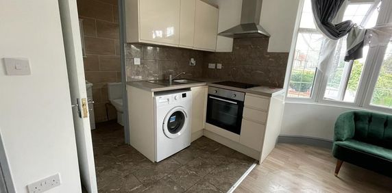 Studio to rent - Photo 2