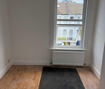 3 bedroom flat to rent - Photo 6