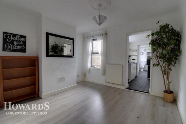 3 bedroom terraced house to rent - Photo 1