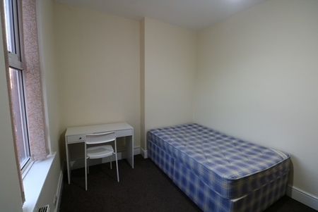 6 Bedroom Terraced To Rent in Lenton - Photo 4