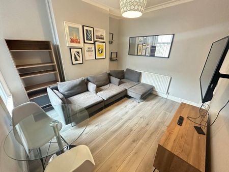 4 bedroom terraced house to rent - Photo 3