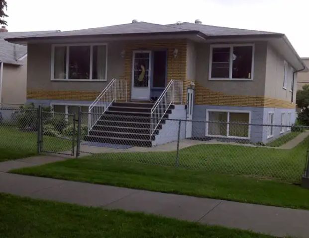 Excellent Location-Central-Kingsway-Easy Access to Great Amenities Awaits! | 10718 106 Street Northwest, Edmonton - Photo 1