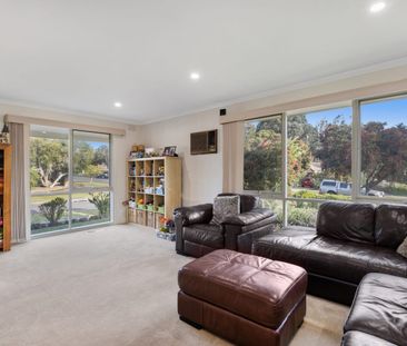 19 Jamieson Avenue, Rowville VIC 3178 - House For Rent | Domain - Photo 2