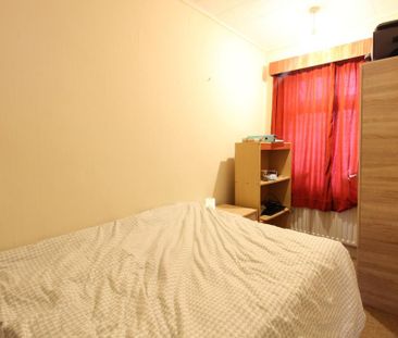 4 bedroom semi-detached house to rent - Photo 3