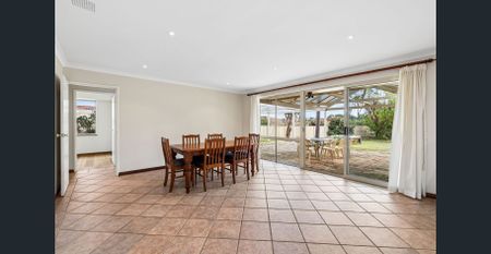 Spacious family home with large outdoor alfresco Entertaining area - Photo 3