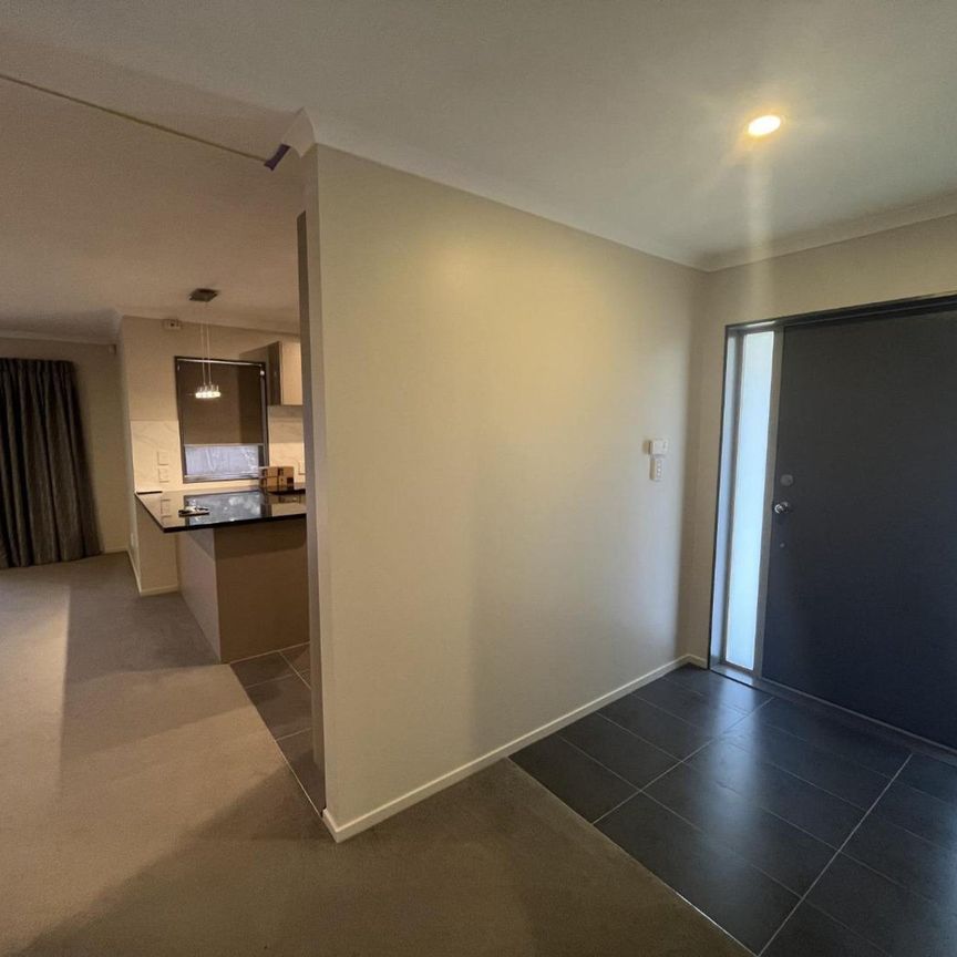 Four Bedroom Home in Whalers Gate - Photo 1