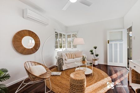 BEAUTIFUL COTTAGE IN OYSTER POINT - "RYAN COTTAGE " - Photo 2