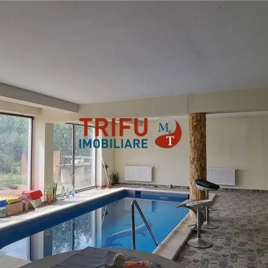 Casa 10 camere de inchiriat zona Centru cu piscina interioara - Fotografie 1