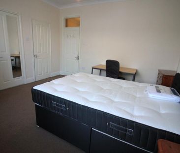 4 bedroom semi-detached house to rent - Photo 6