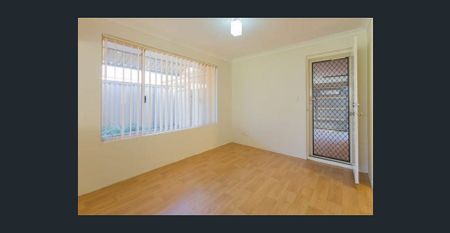 Charming Family Home in Bertram Awaits! - Photo 4